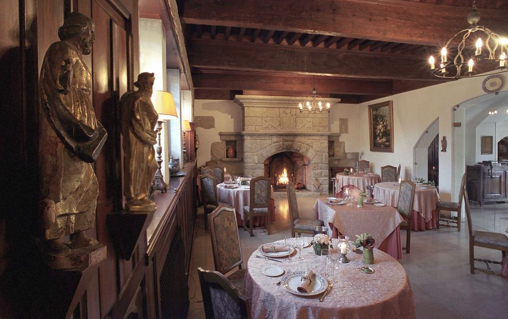 Chateau De Floure - Spa Et Piscine Exterieure Chauffee Каркасон Ресторант снимка